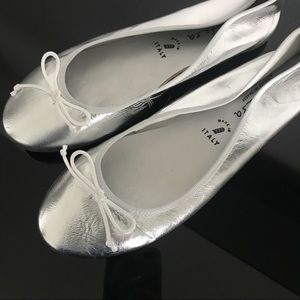 Ballerina type of Flats in Silver color